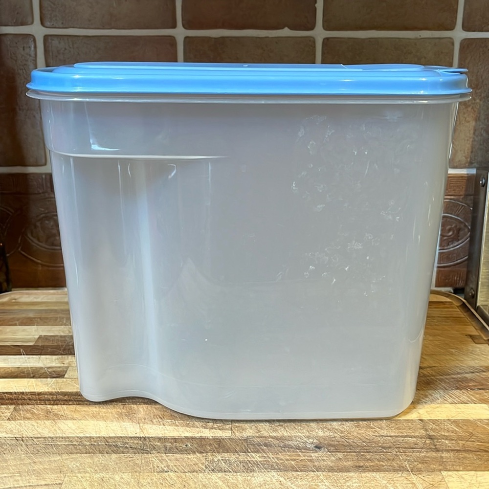 Vintage serve & store Cereal Saver sealable Lid 1.4 gallon 5.3 L dishwasher safe